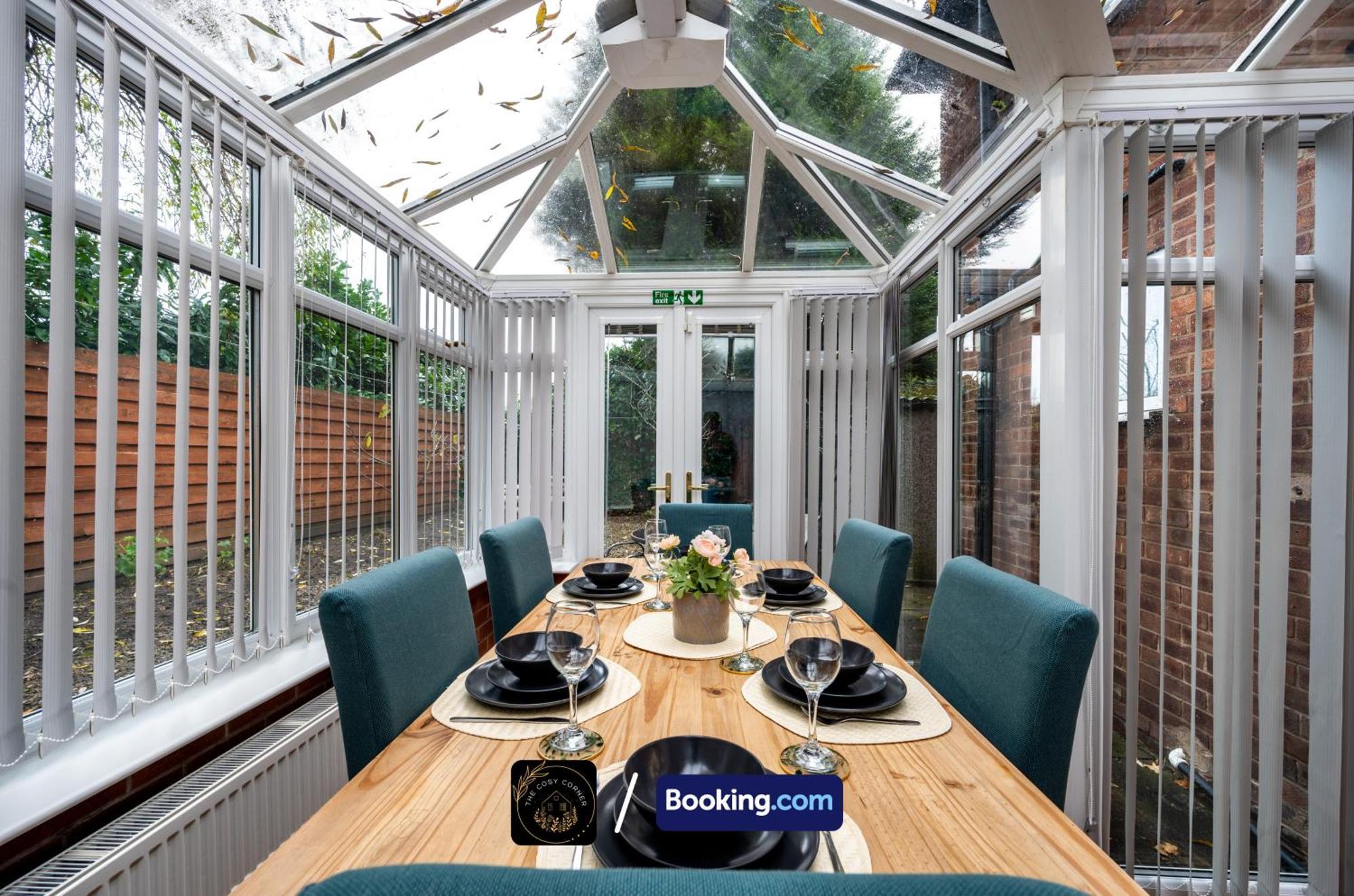 Cosy 3-Bed House, Garden & Free Parking In Stretford Apartment Manchester Ngoại thất bức ảnh