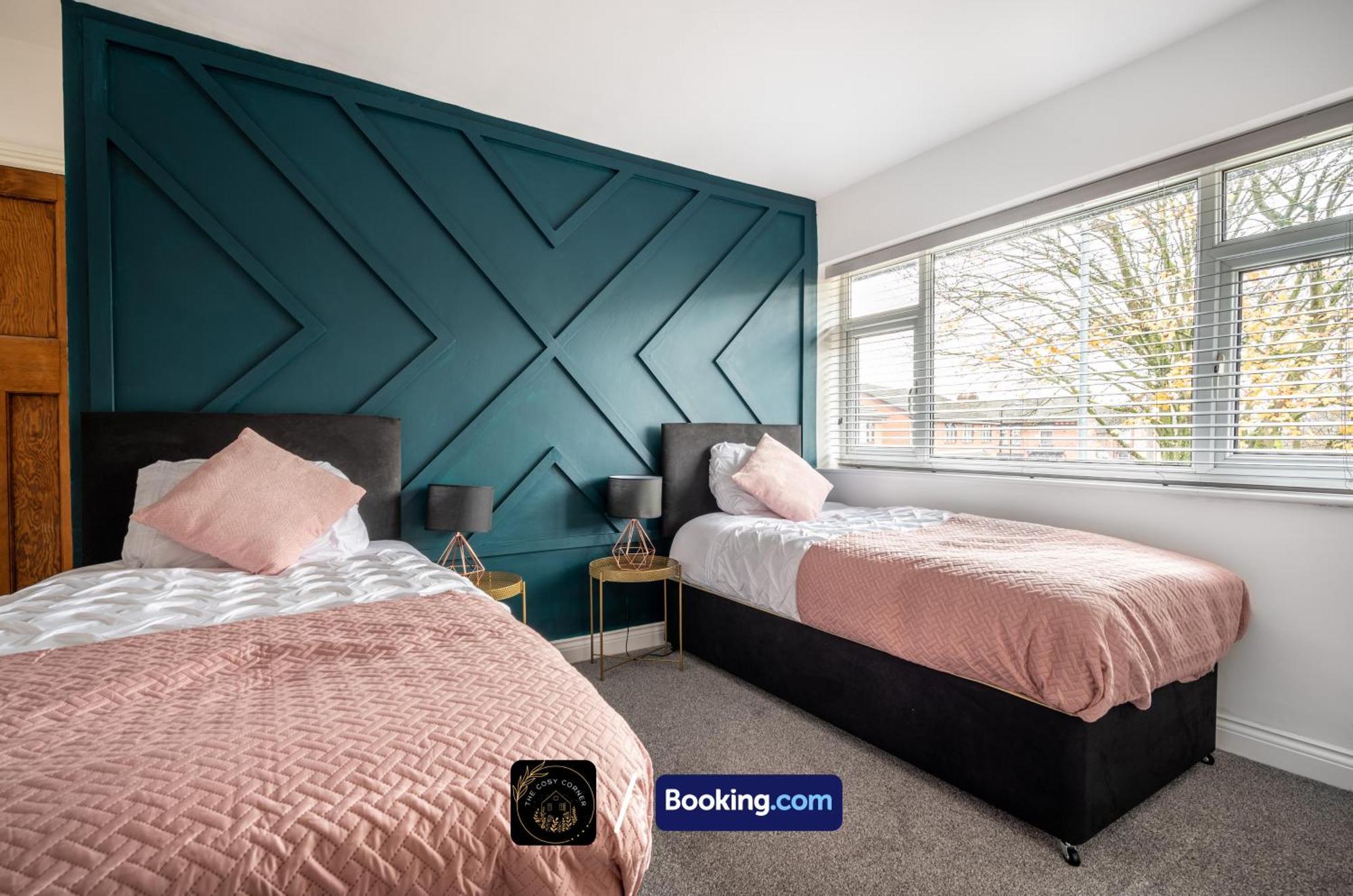 Cosy 3-Bed House, Garden & Free Parking In Stretford Apartment Manchester Ngoại thất bức ảnh