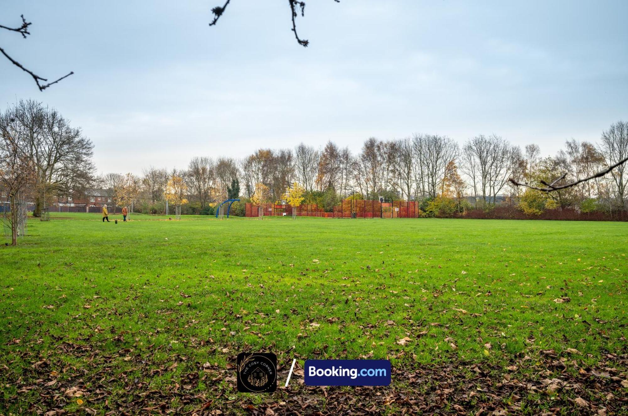 Cosy 3-Bed House, Garden & Free Parking In Stretford Apartment Manchester Ngoại thất bức ảnh